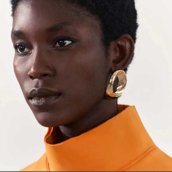 Zara Hollow Circle Gold Stud Earrings - Picture 1 of 13